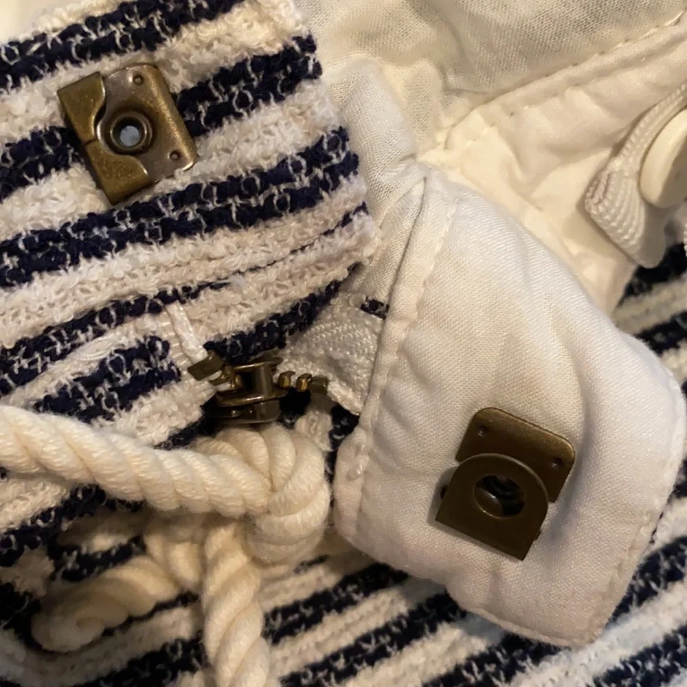 GAP features metal